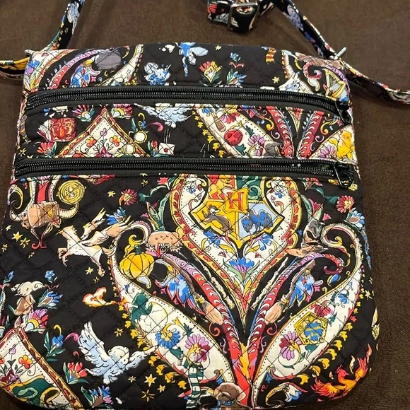VERATRIPLE ZIP FRIENDS AT HOGWARTS HARRY POTTER a crossbody now a shoulder bag